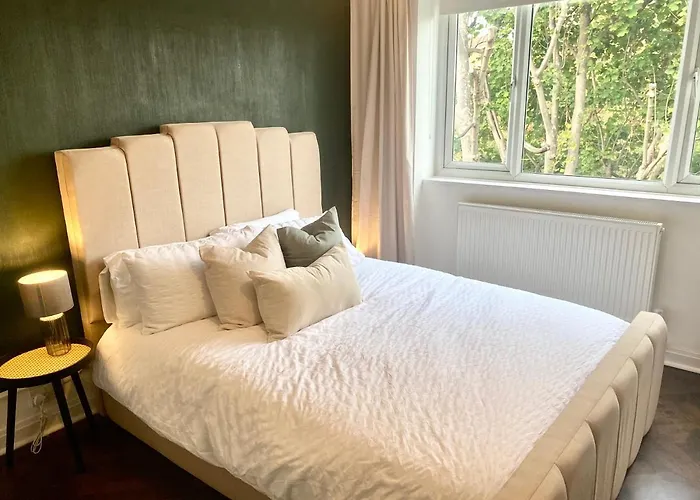 Newly Refurbished 2 Bedroom Apartment In South London